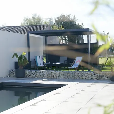 Grande Maison Avec Piscine, Proche Ocean, Les Sables, 6 Personnes Holiday home