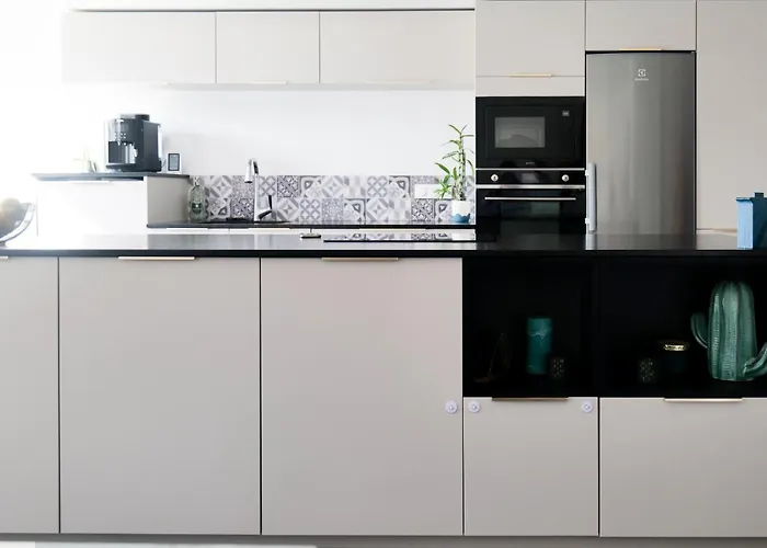 Grande Maison Avec Piscine, Proche Ocean, Les Sables, 6 Personnes Holiday home