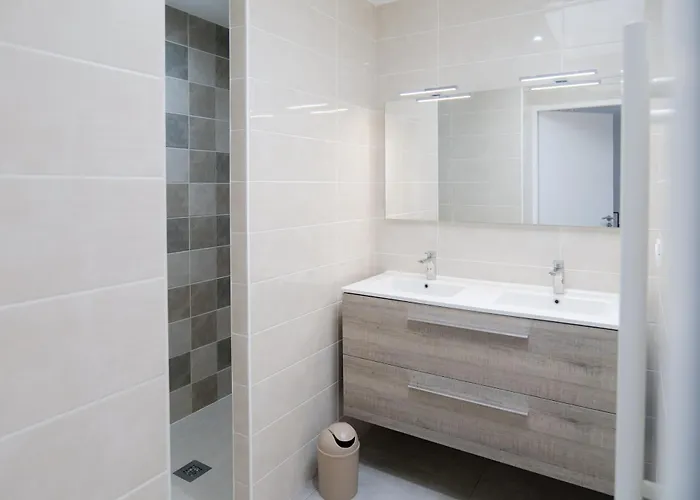 Grande Maison Avec Piscine, Proche Ocean, Les Sables, 6 Personnes * Les Sables-d'Olonne