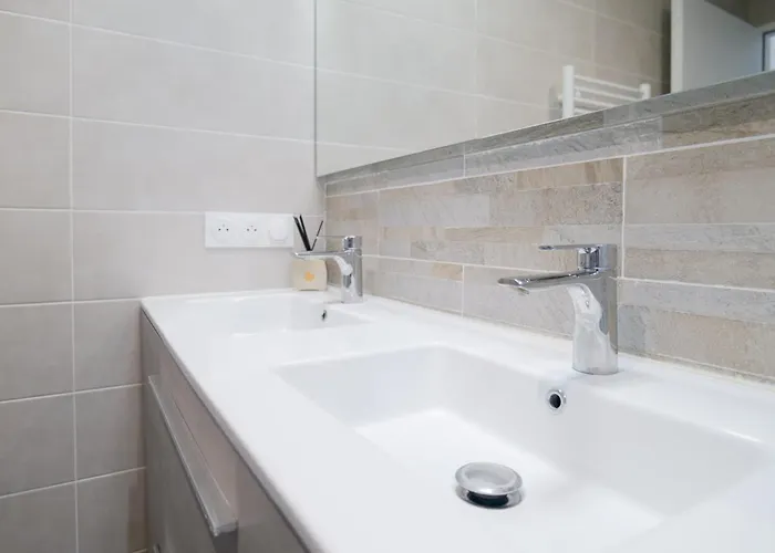 Grande Maison Avec Piscine, Proche Ocean, Les Sables, 6 Personnes