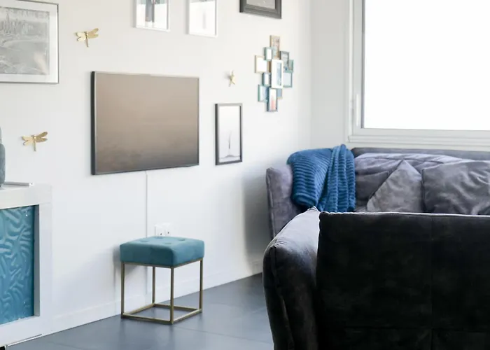 Grande Maison Avec Piscine, Proche Ocean, Les Sables, 6 Personnes *