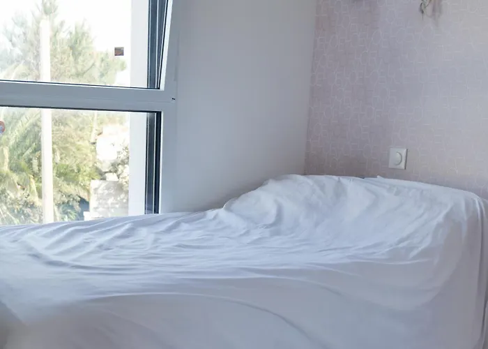 Grande Maison Avec Piscine, Proche Ocean, Les Sables, 6 Personnes *