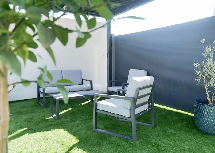 Holiday home Grande Maison Avec Piscine, Proche Ocean, Les Sables, 6 Personnes *