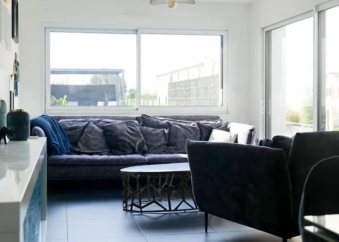 Holiday home Grande Maison Avec Piscine, Proche Ocean, Les Sables, 6 Personnes *